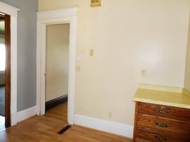 Building Photo - 3 Bedrooms | 2 Bathrooms Near UofM