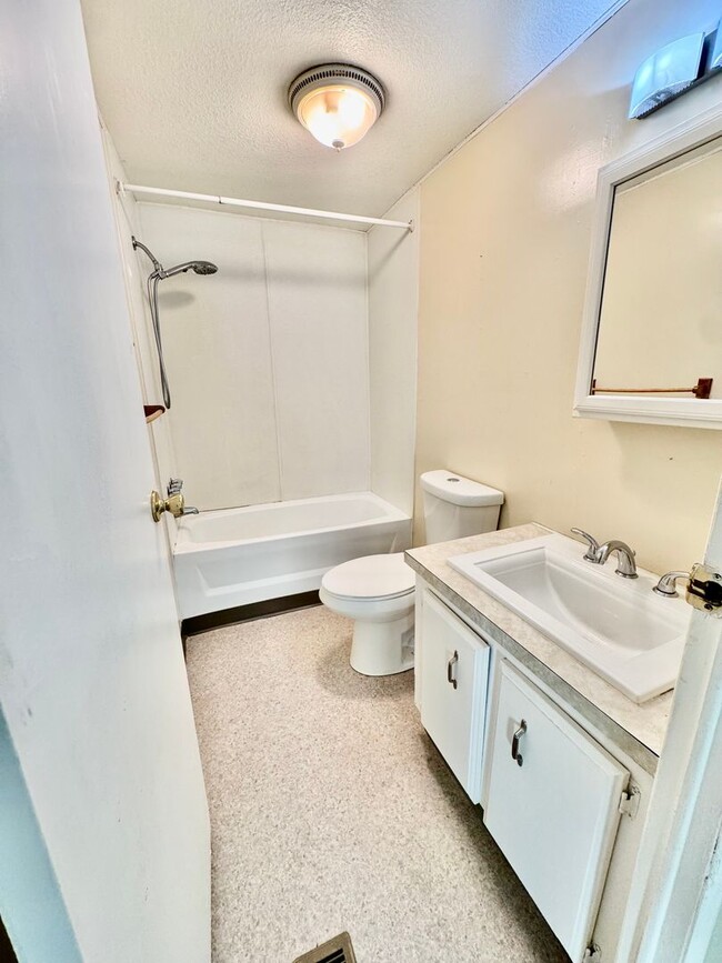 Building Photo - Large Yard 3bd 2ba Home in Long Beach!