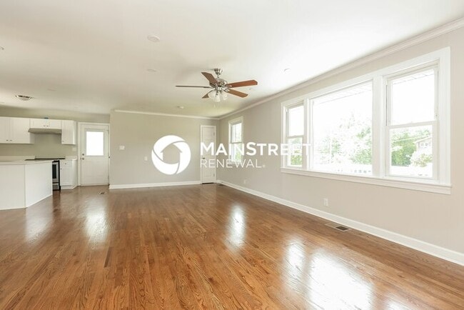 Building Photo - 3 Bedroom Pet-Friendly Home in MADISON, TN with Main Street Renewal