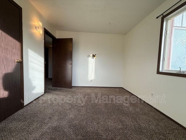 Building Photo - 2300 14th Ave S