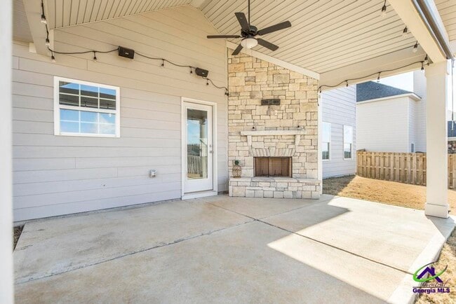 Building Photo - 233 Shoshone Cir