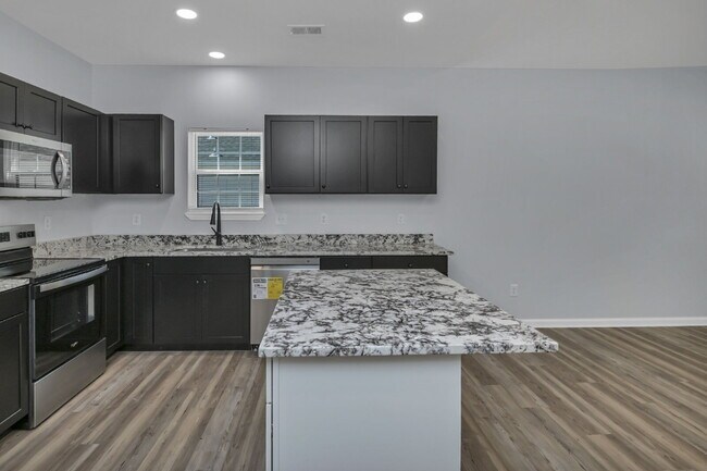 Building Photo - 32 Roberson St