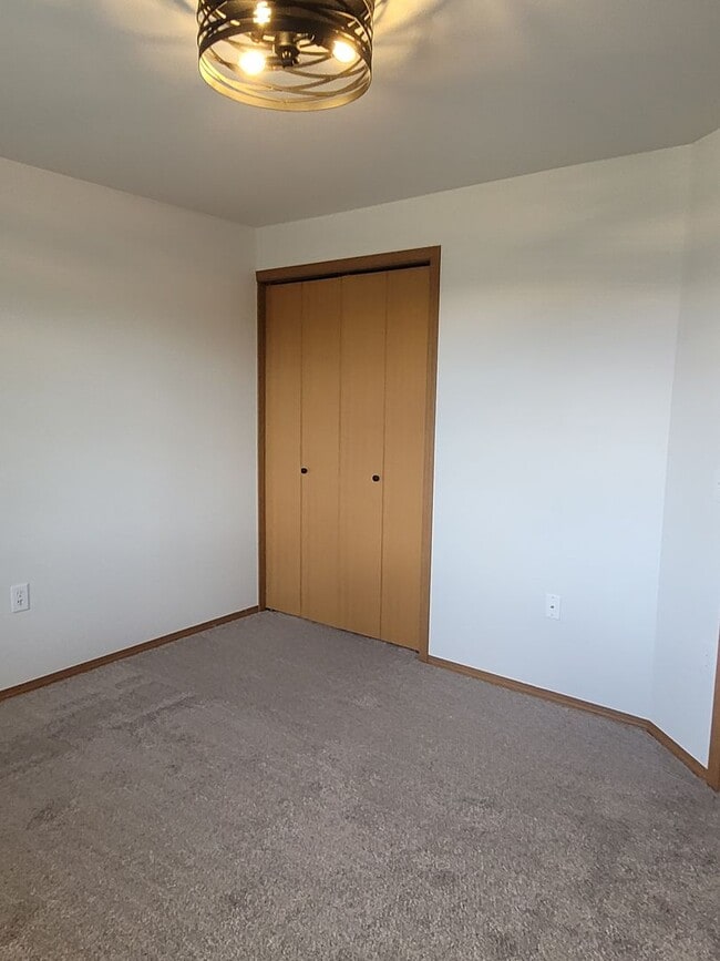 Building Photo - August Rent FREE - 4 Bedroom / Triple Car Garage