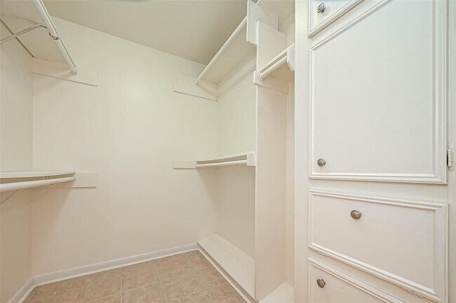 Building Photo - 5507 Enchanted Timbers Dr