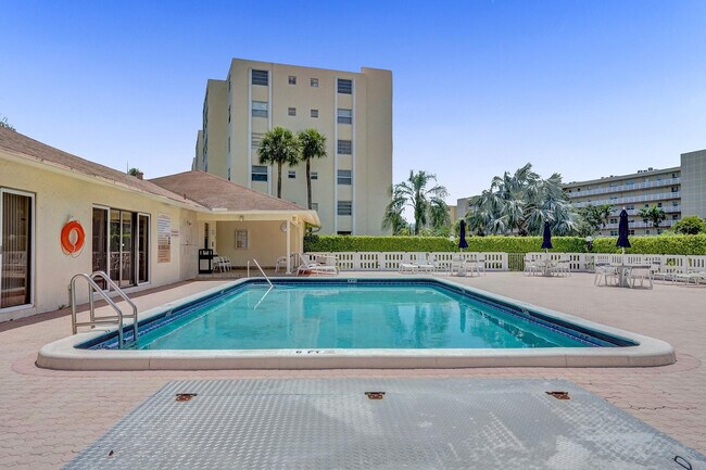 Building Photo - 301 SE 3rd St