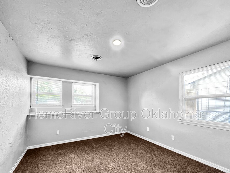 Building Photo - 1509 Hampton Rd