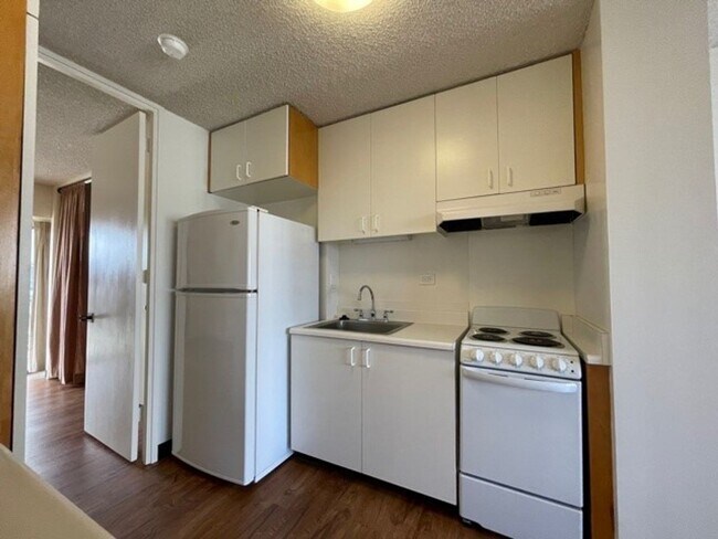 Building Photo - Westview Plaza Condo - Upgraded 1 bedroom,...