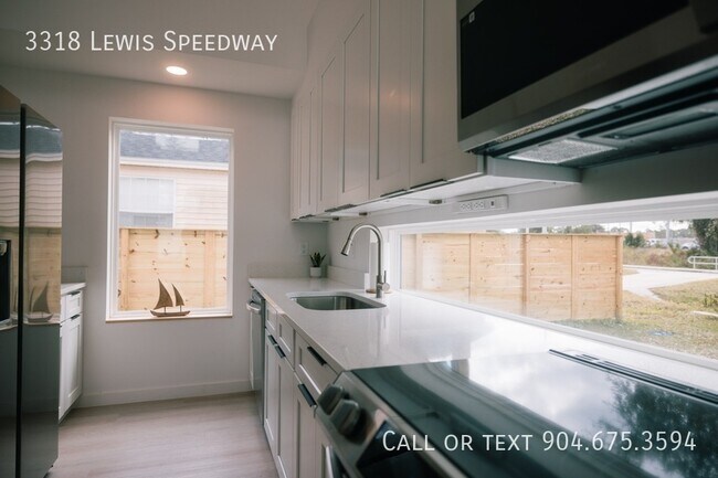 Building Photo - 3318 Lewis Speedway