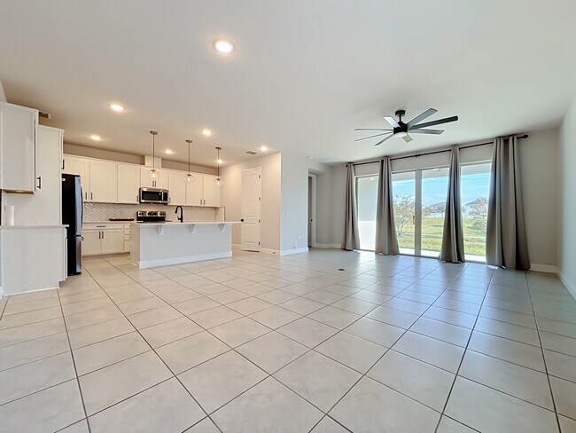 Building Photo - 362 Sofia Ln