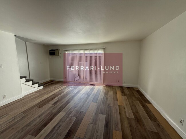 Building Photo - Townhome in Reno, 2 bedroom 1.5 bathroom -...