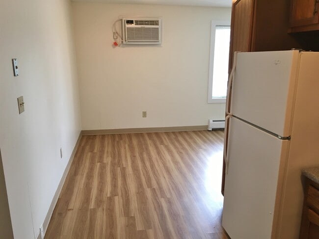 Building Photo - 3861 Brown Ave