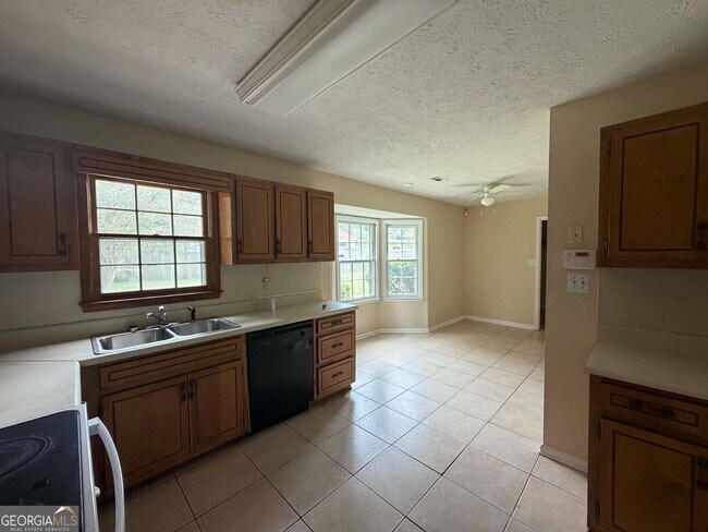 Building Photo - 7021 Whitfield Dr
