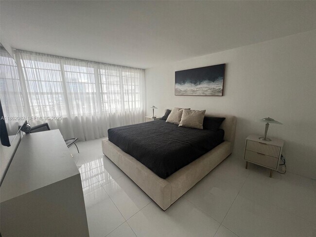 Building Photo - 100 Lincoln Rd