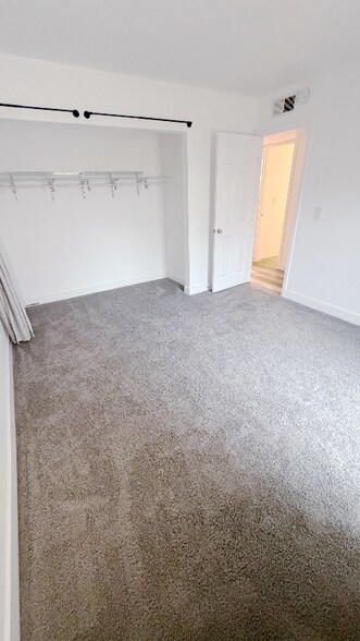 Building Photo - 202 Bruce Way