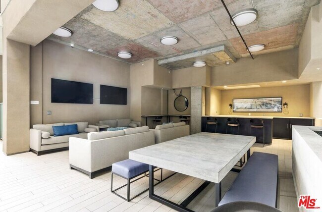 Building Photo - 1249 S Grand Ave