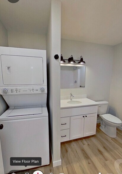 Building Photo - 104 8th Ave SW