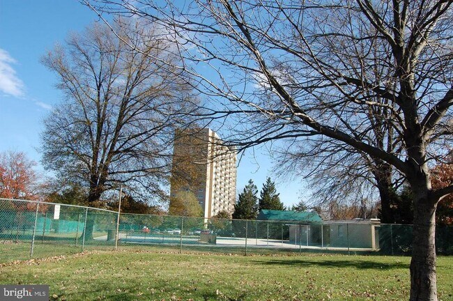 Building Photo - 1225 Martha Custis Dr