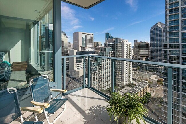 Building Photo - "Stunning 2-Bed, 2-Bath Urban Retreat with 1161 Sq Ft of Comfort in Downtown San Diego!"