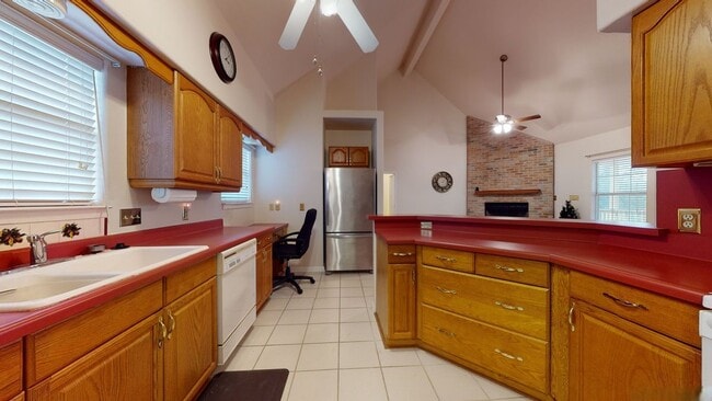 Building Photo - 1371 Nightingale