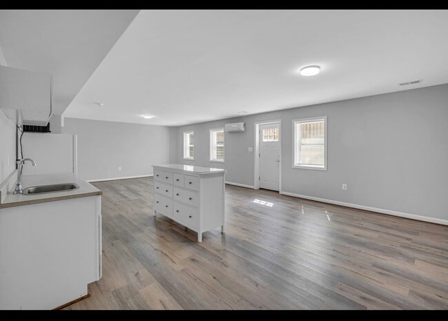 Building Photo - 2909 Cherry St