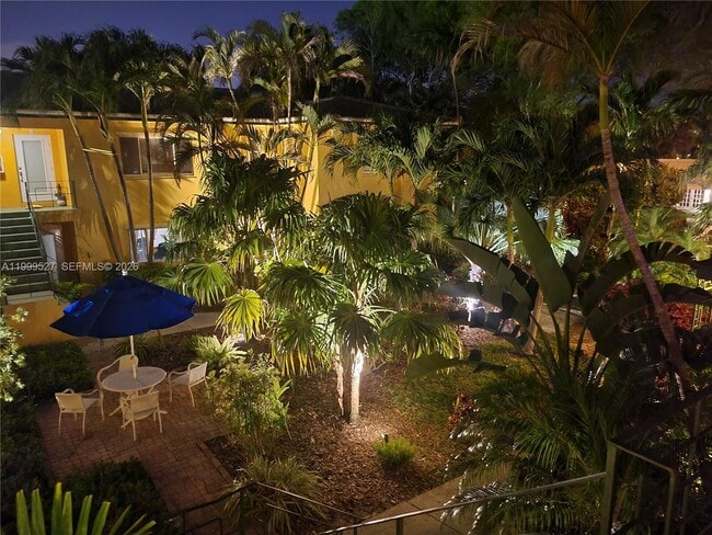 Building Photo - 729 NE 16th Ave