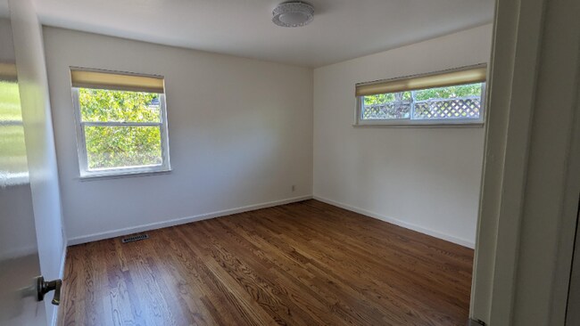 Building Photo - 2856 Benjamin Ave