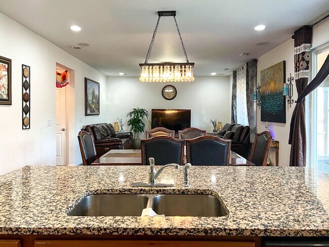 Building Photo - Stonegate 4bd 3ba 2,265sq.ft. - built in 2019 - FOR RENT!