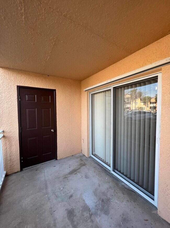 Building Photo - 161 SW Palm Dr