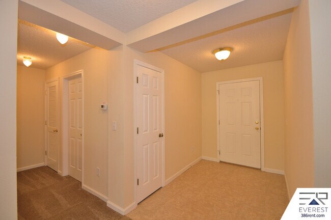 Building Photo - 9 Waywood Pl