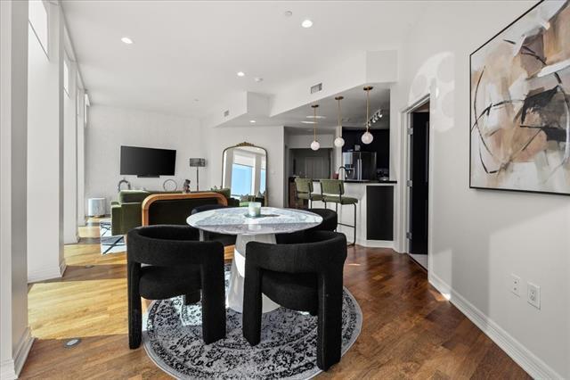 Building Photo - 500 Throckmorton St