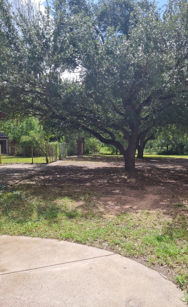 Building Photo - 21796 Stuart Place Rd