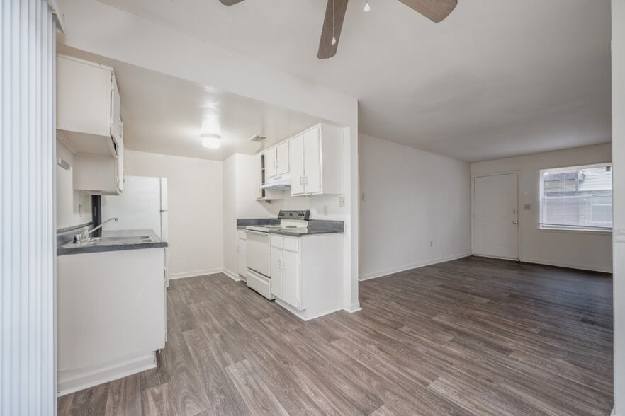 Primary Photo - Woodside Apartments