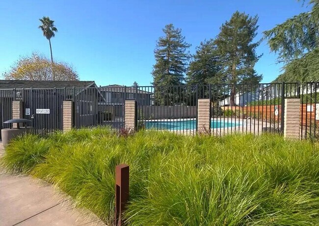 Building Photo - Walk to Capitola Esplanade and Beach!