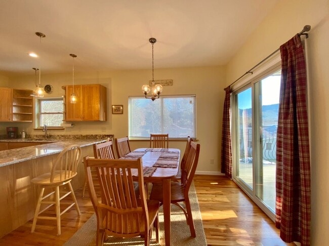 Building Photo - Furnished Downtown Black Mountain- Top Floor Unit with Roof Top Deck!