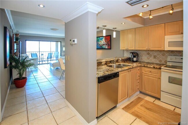 Building Photo - 4720 NE Sandpebble Trce