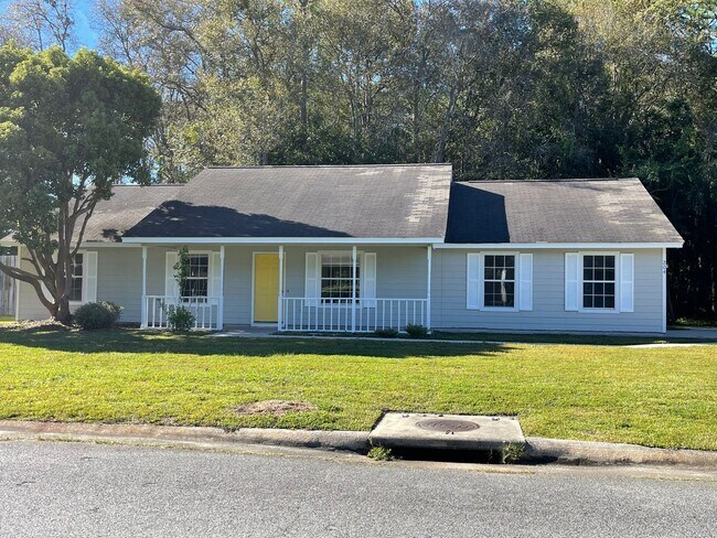 Primary Photo - 204 Old Pond Dr