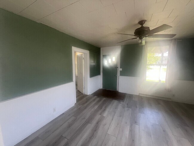 Building Photo - Updated Large 1 Bed/ 1 Bath in Gallipolis City