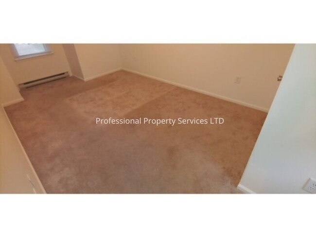 Building Photo - Country Living Near Commuter Routes