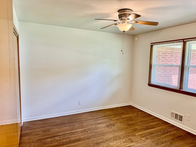 Building Photo - 910 Gilbert Ave
