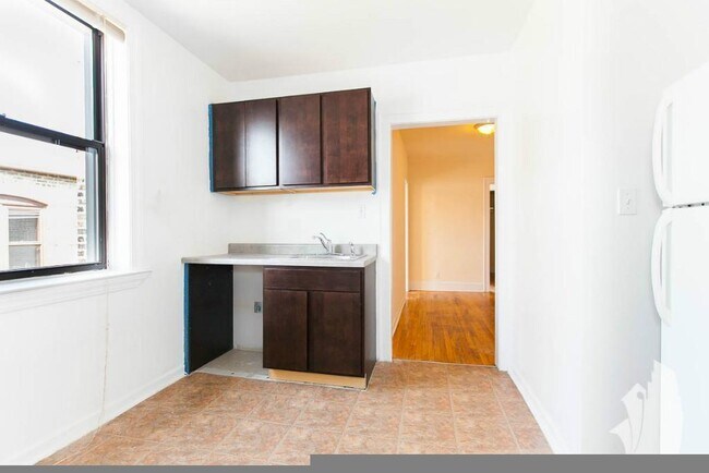 Building Photo - 2338 N Spaulding Ave