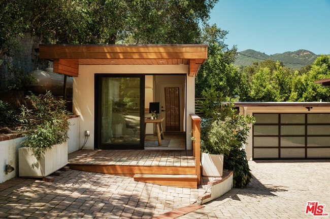 Building Photo - 26237 Fairside Rd