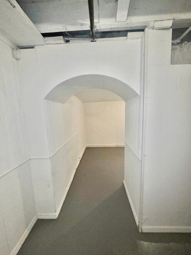 Building Photo - Large Wolcott Home Rent Ready