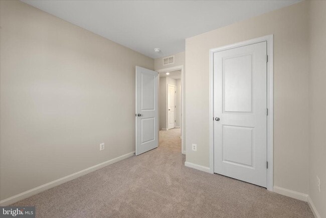 Building Photo - 403 18th Ave