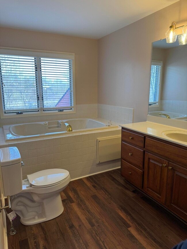 Building Photo - 304 Persimmon Way