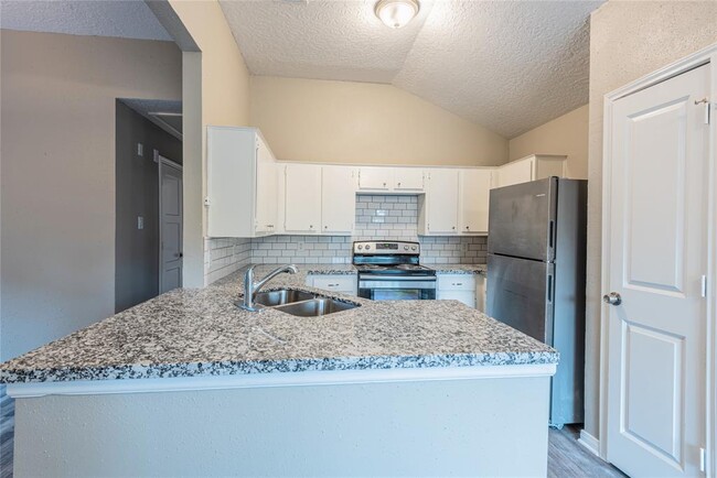 Building Photo - 9111 Goodmeadow Dr