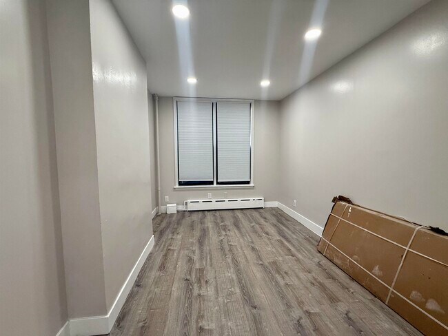 Building Photo - 330 Jackson St