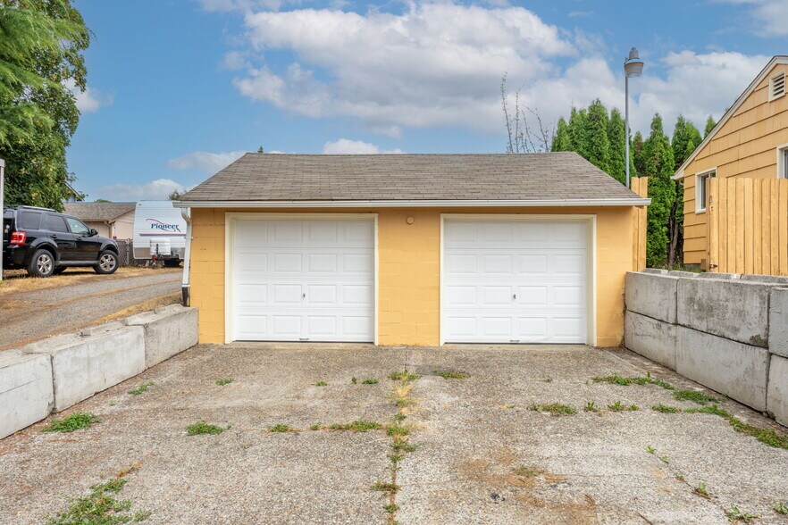 Building Photo - 851 S 54th St