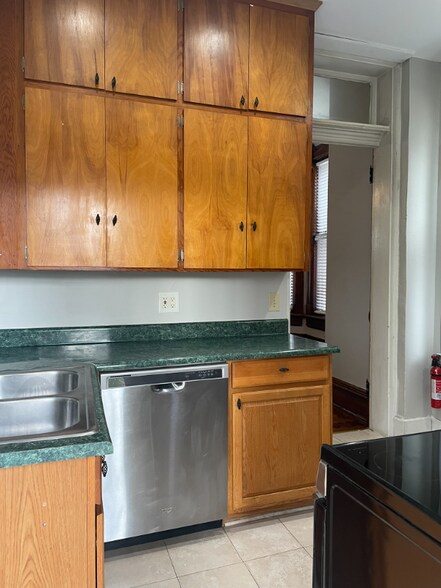 Building Photo - 65 Smith Pl