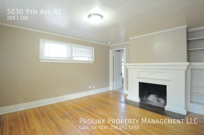 Building Photo - 5030 9th Ave NE