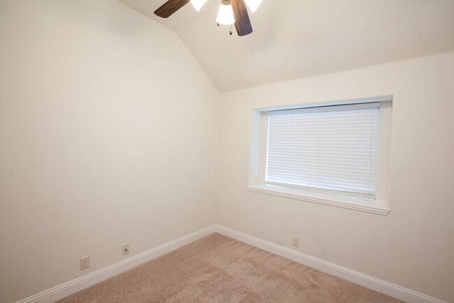 Building Photo - 517 Kelvington Dr